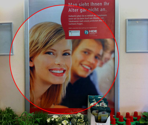 Blondes Model in Stock-Image - Website Rewe 01