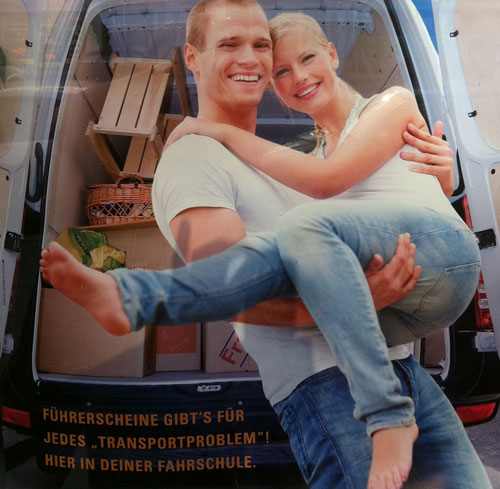 Blondes Model in Stock-Image - Website Fahrshcule